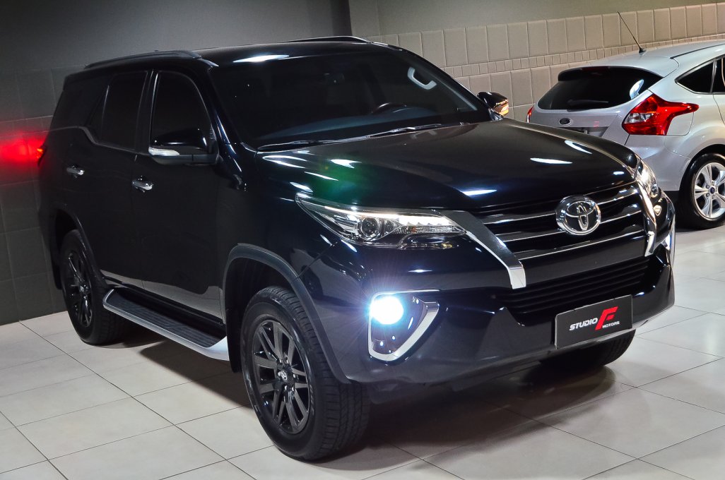 TOYOTA - SW4 SRX BLINDADA - 2017 - Preto - Toyota Hilux SW4 SRX ...